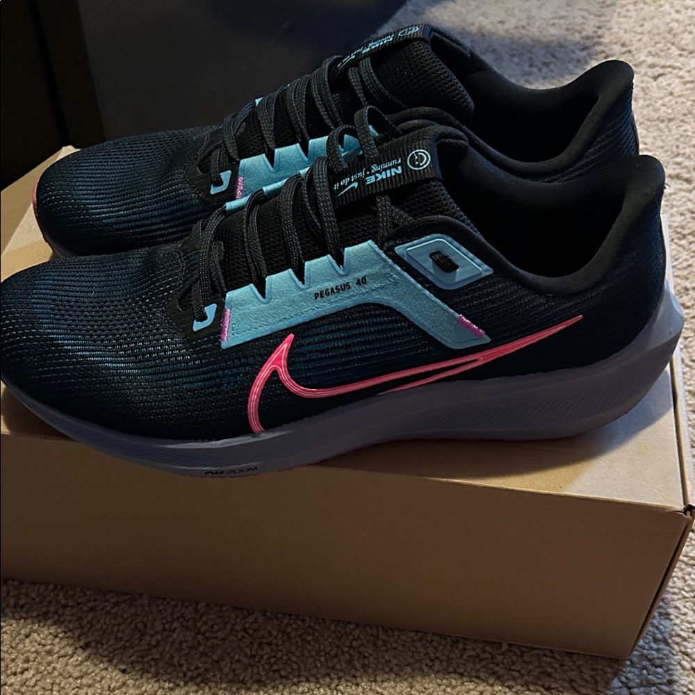 Nike men’s Pegasus 40 black/hyper pink-green abyss
